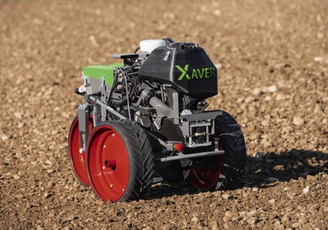 A háromkerekű jármű harmadik kereke felel a kormányzásért, valamint tömörítő kerékként is.